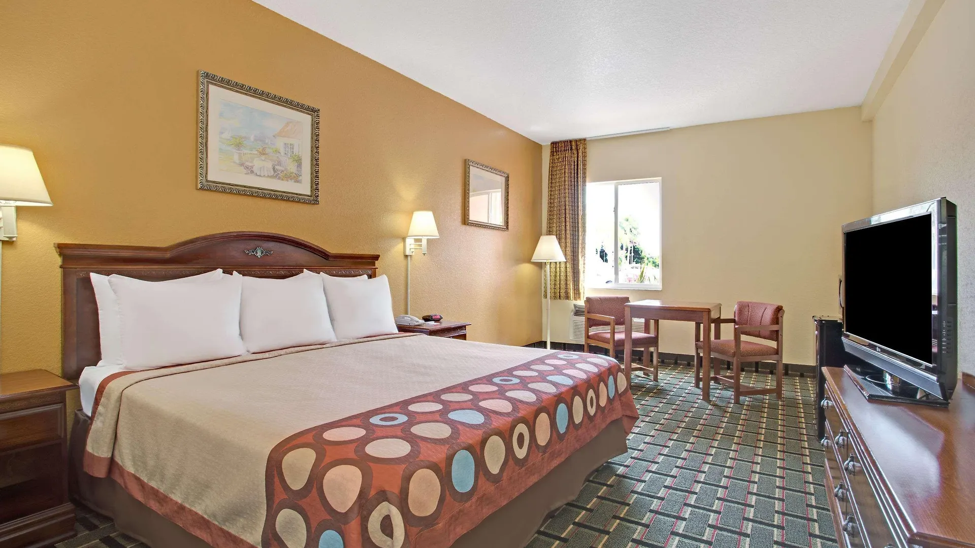 Super 8 By Wyndham Daytona Beach Hotel