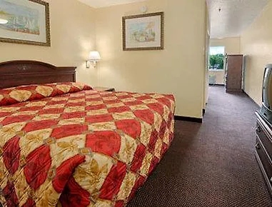 Super 8 By Wyndham Daytona Beach